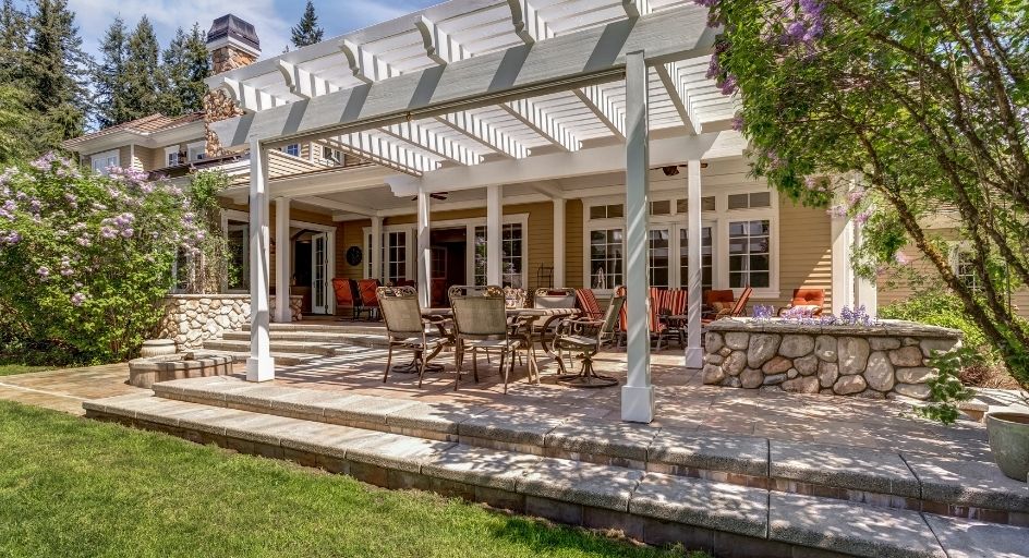 beautiful pergola outdoor seating area in Huntsville and Madison, AL